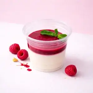 Какао панакота з амаретто та малиновим кюлі